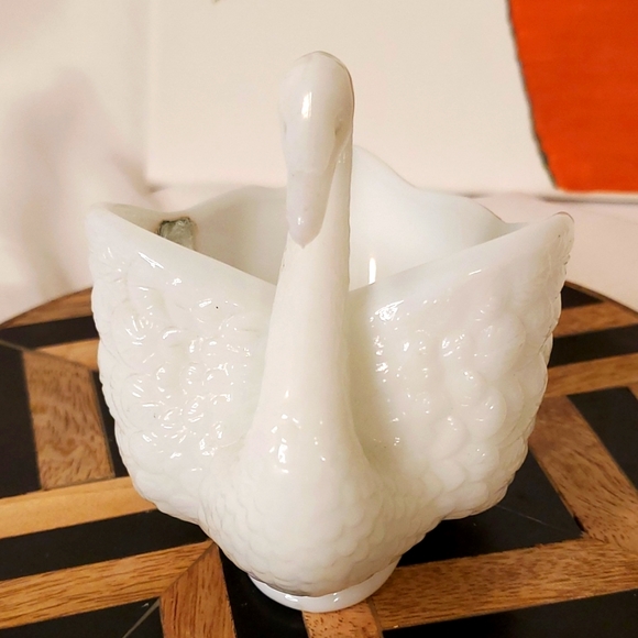 3/$25🌟 Imperial White Milk Glass Swan Trinket Dish 🦢 - Picture 2 of 7